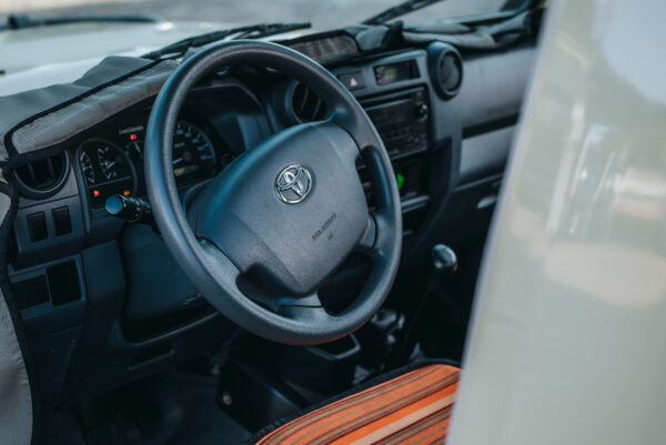 Car_61 Safari Landcruiser
