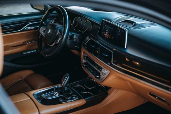 Car_11-1024x684-min BMW 750 series